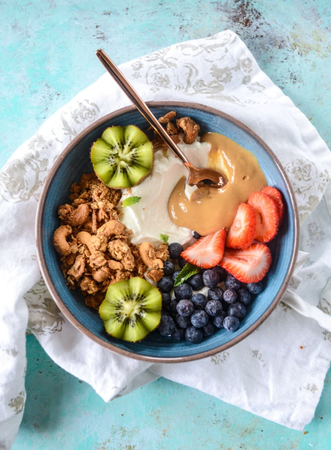 cashew butter granola I howsweeteats.com