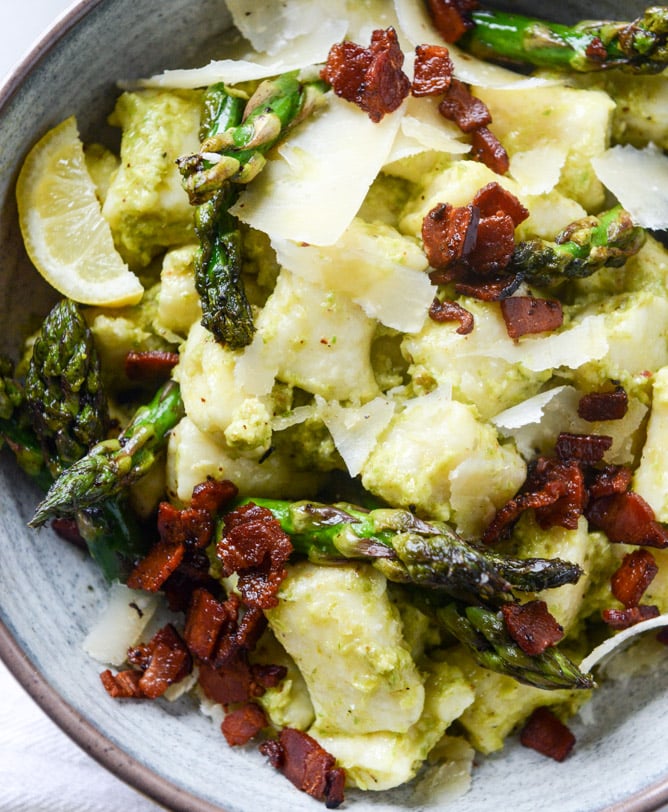 homemade ricotta gnocchi with asparagus pesto I howsweeteats.com