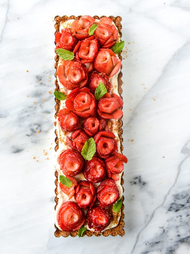 5 ingredient strawberry rose tart I howsweeteats.com