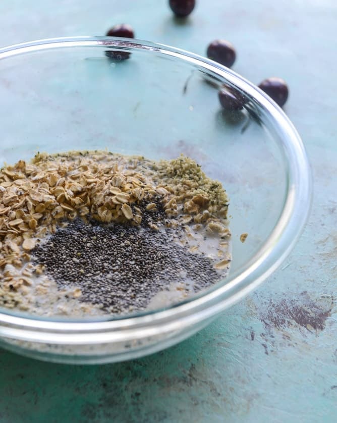 butter roasted cherry swirl overnight oats I howsweeteats.com