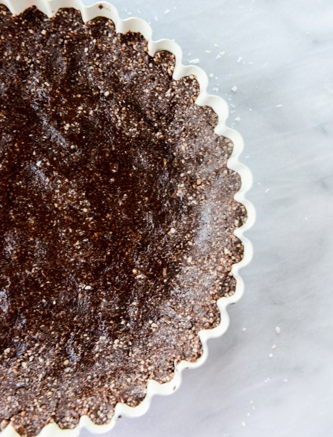 summer fruit tart with chocolate coconut cashew crust I howsweeteats.com