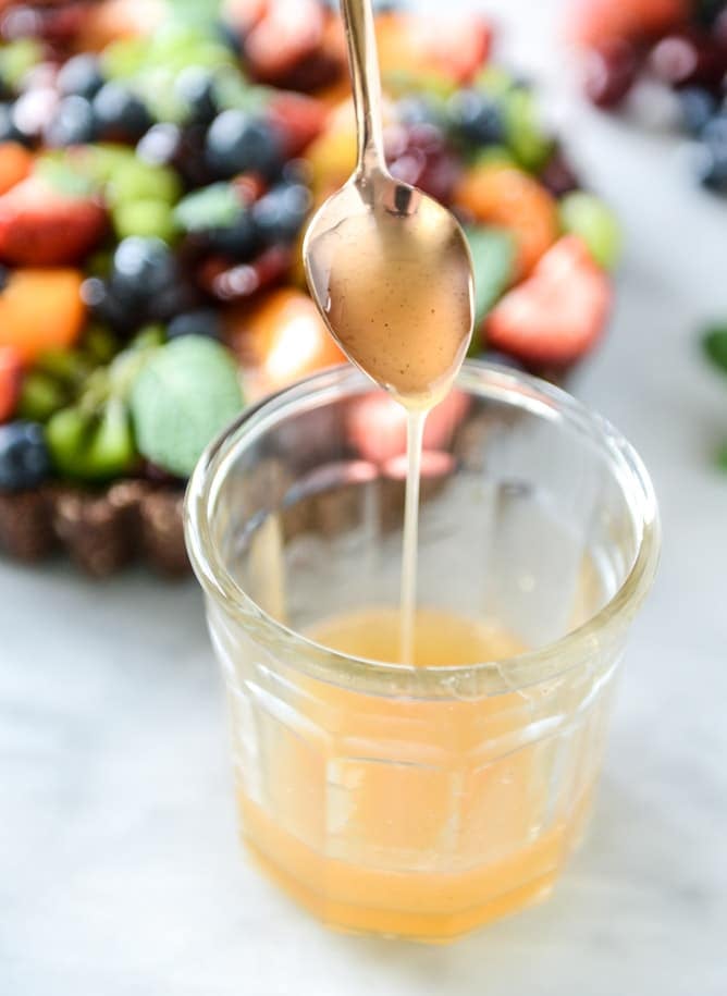 summer fruit tart with chocolate coconut cashew crust I howsweeteats.com
