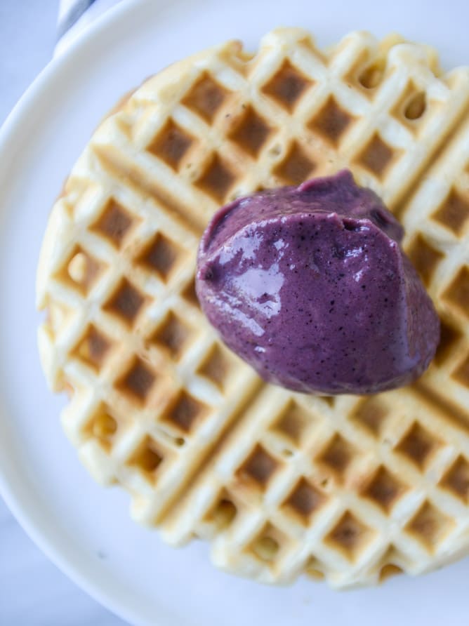 acai waffle sundae I howsweeteats.com