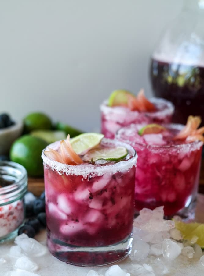 blueberry hibiscus margarita punch I howsweeteats.com