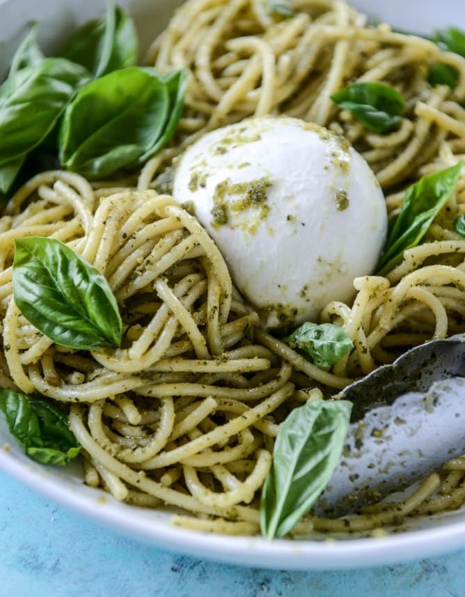 pesto pasta with burrata I howsweeteats.com