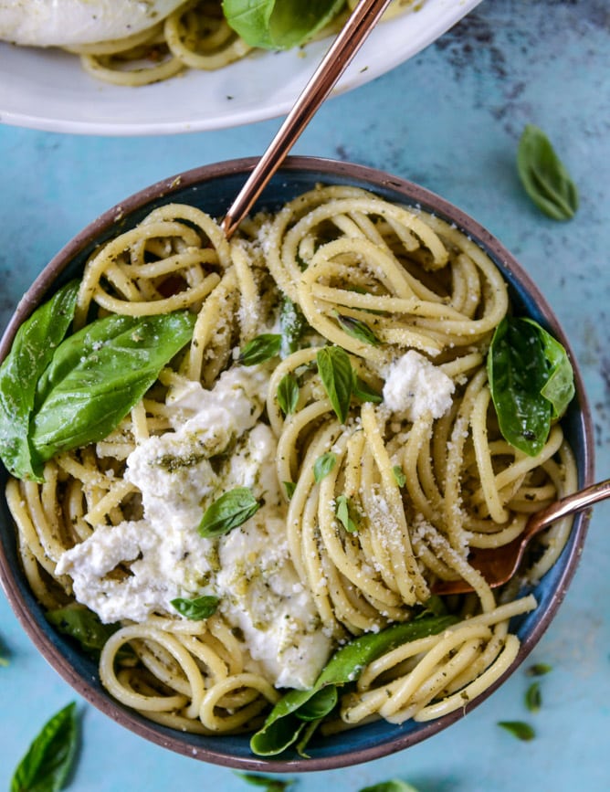 pesto pasta with burrata I howsweeteats.com