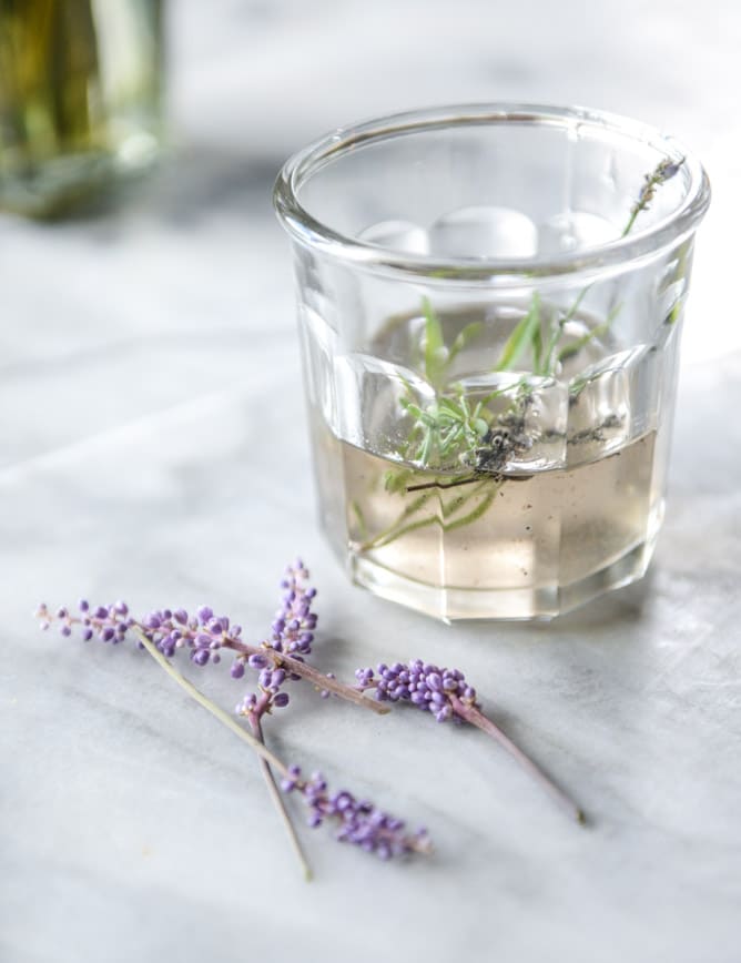 blueberry mojitos with lavender syrup I howsweeteats.com