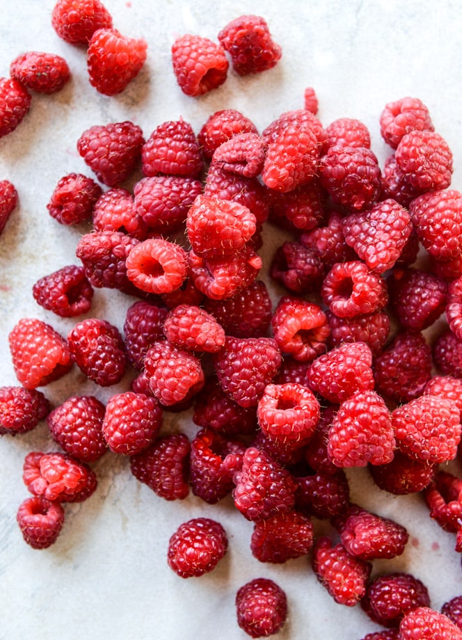 double chocolate chunk raspberry stuffed cookies by @howsweeteats I howsweeteats.com