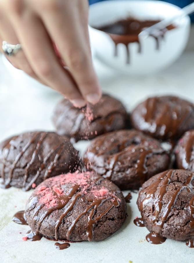 double chocolate chunk raspberry stuffed cookies by @howsweeteats I howsweeteats.com