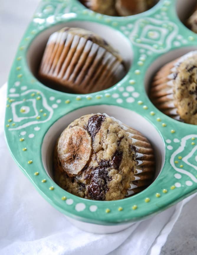 banana muffins with olive oil and dark chocolate I howsweeteats.com