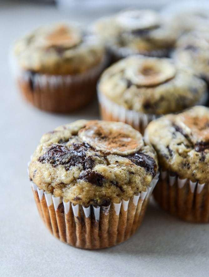 banana muffins with olive oil and dark chocolate I howsweeteats.com
