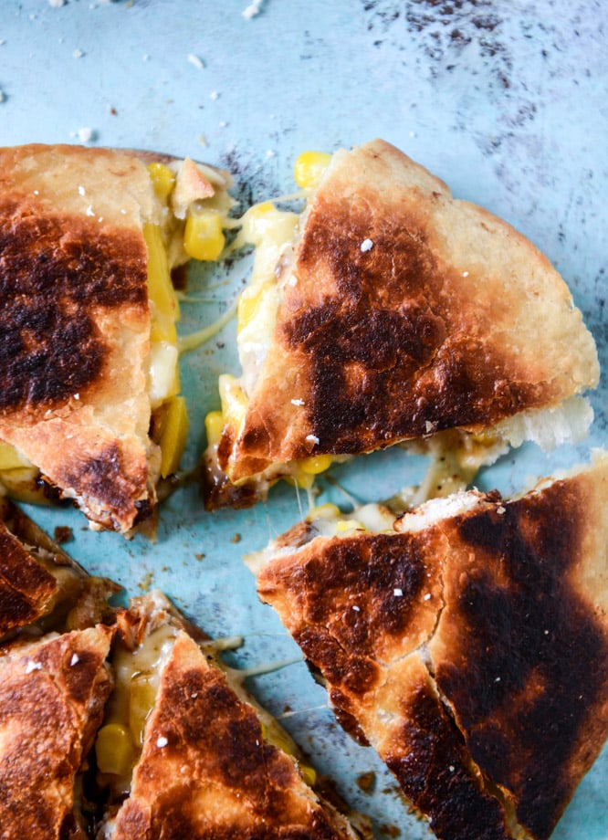 honey glazed chicken quesadillas with peach guacamole by @howsweeteats (in partnership with pernod classic) I howsweeteats.com