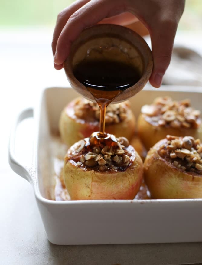 oatmeal baked apples with maple brown butter I howsweeteats.com