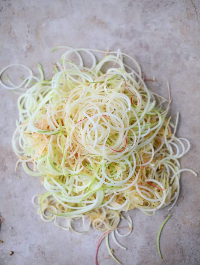 smoky pulled pork sandwiches with spiralized apple slaw I howsweeteats.com