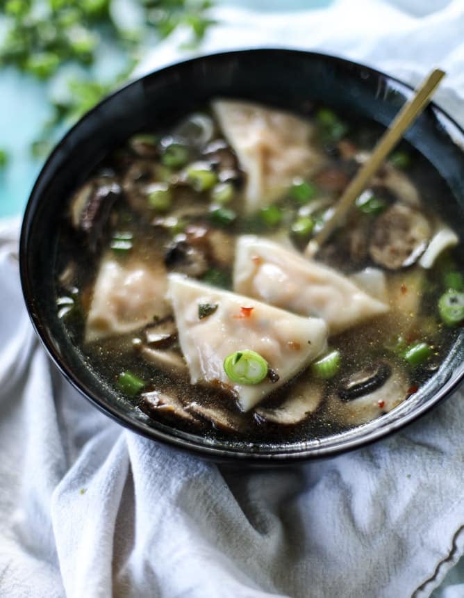 butternut squash wonton soup I howsweeteats.com