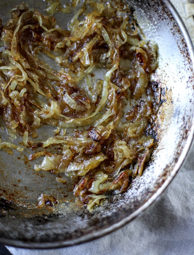 gruyere mac and cheese with caramelized onions I howsweeteats.com