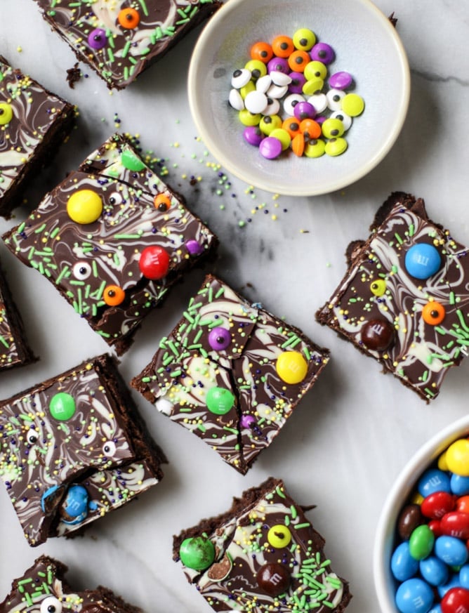 chocolate bark halloween brownies I howsweeteats.com