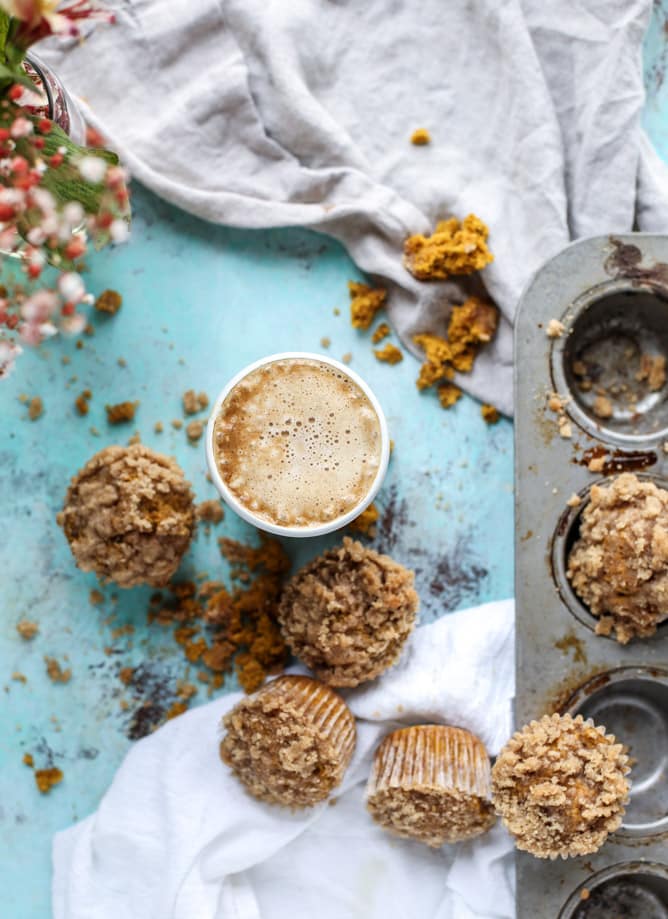 pumpkin chai crumble muffins I howsweeteats.com