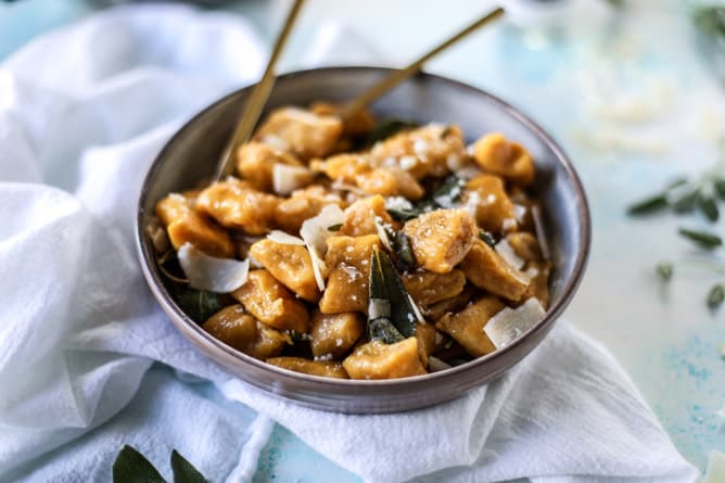 pumpkin ricotta gnocchi with vanilla brown butter I howsweeteats.com