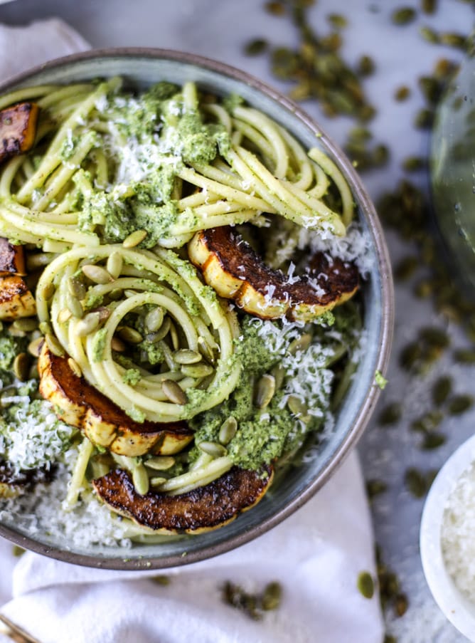 pumpkin seed pesto pasta I howsweeteats.com