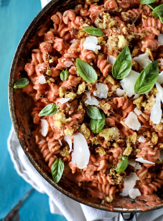 tomato cream pasta with grilled cheese crumbs I howsweeteats.com