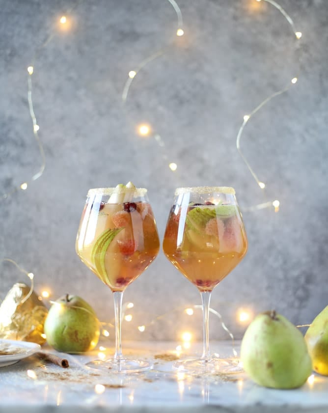 pear sangria I howsweeteats.com