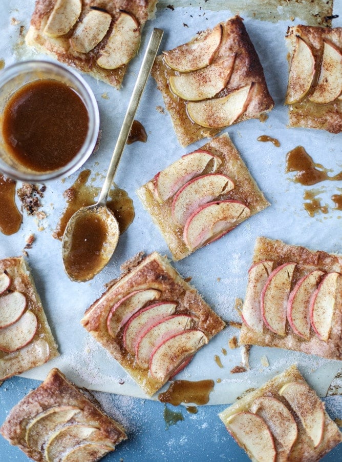 cinnamon sugar apple pie puff pastry I howsweeteats.com