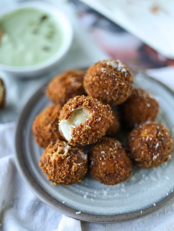 bacon butternut arancini with pumpkin pesto dip I howsweeteats.com