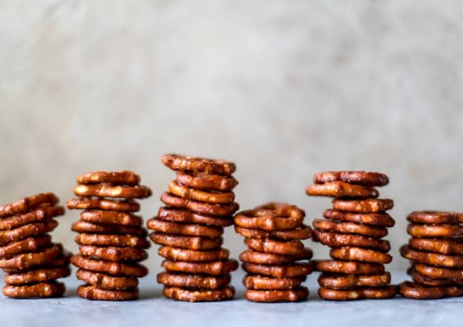 smoky vanilla bourbon pretzels I howsweeteats.com