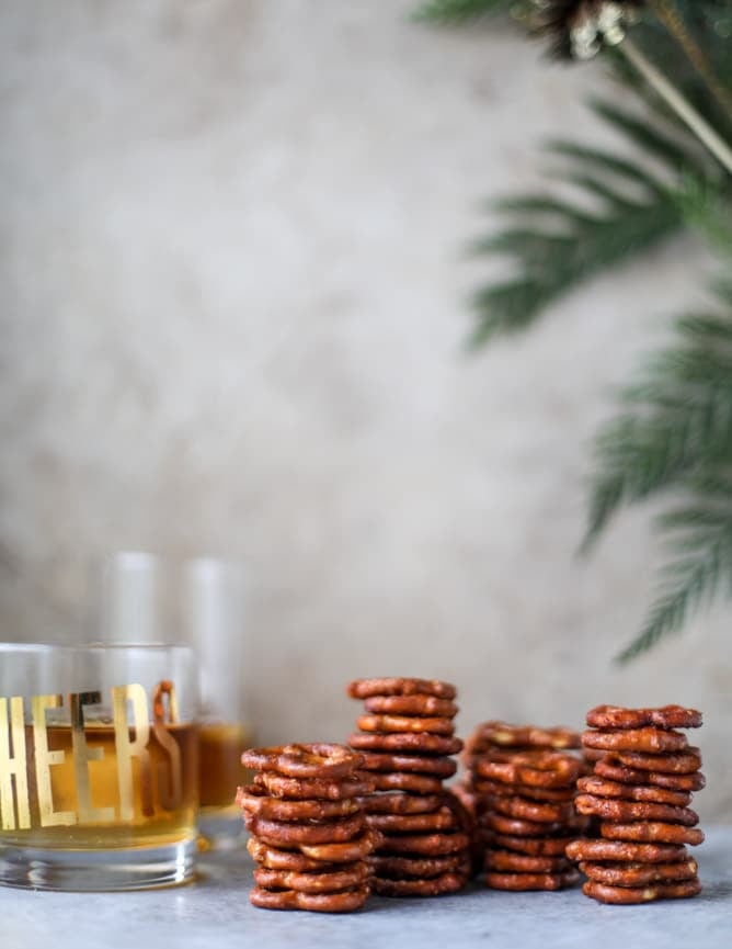 smoky vanilla bourbon pretzels I howsweeteats.com