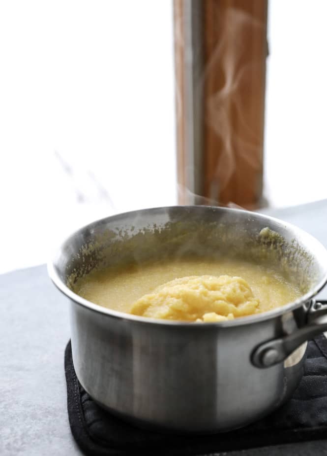 slow cooker cabernet beef short ribs with mascarpone polenta I howsweeteats.com