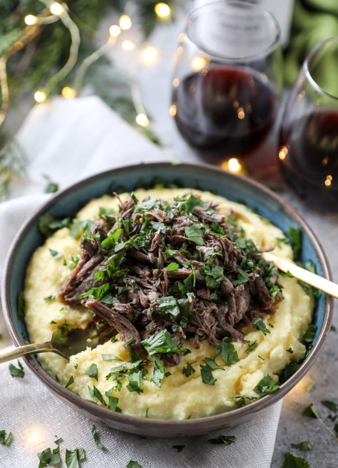 slow cooker cabernet beef short ribs with mascarpone polenta I howsweeteats.com