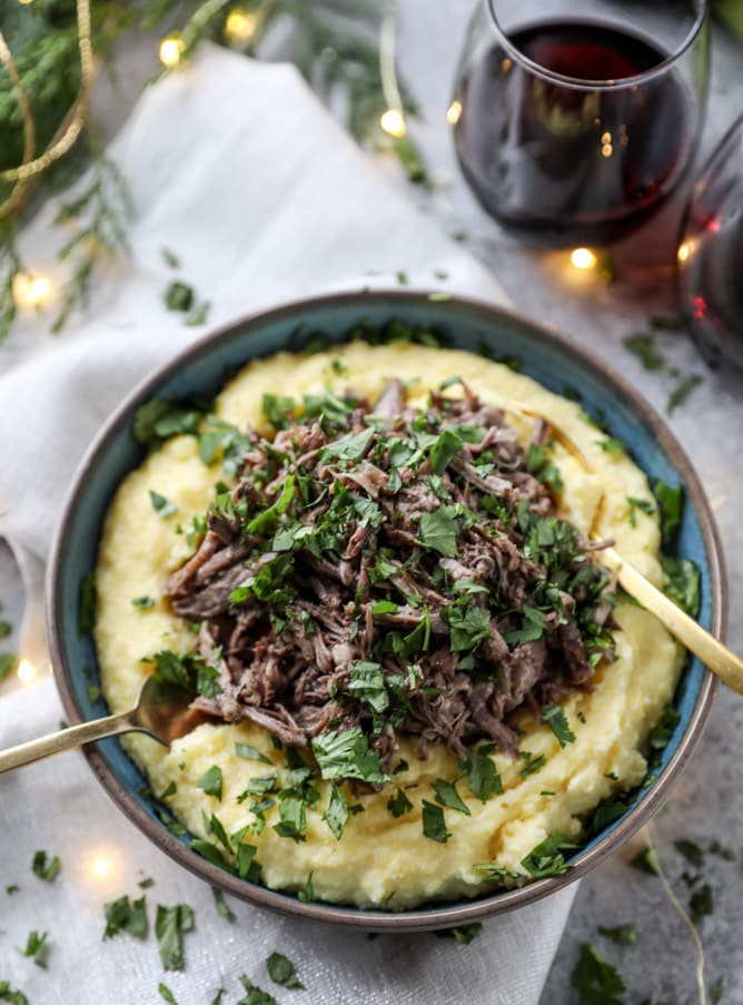 slow cooker cabernet beef short ribs with mascarpone polenta I howsweeteats.com
