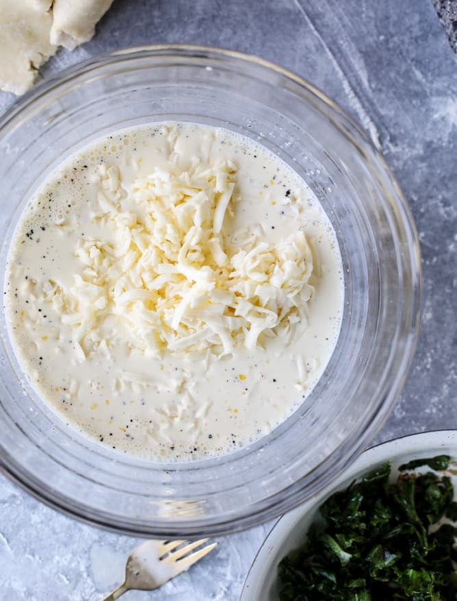 spiralized sweet potato, kale and bacon quiche I howsweeteats.com