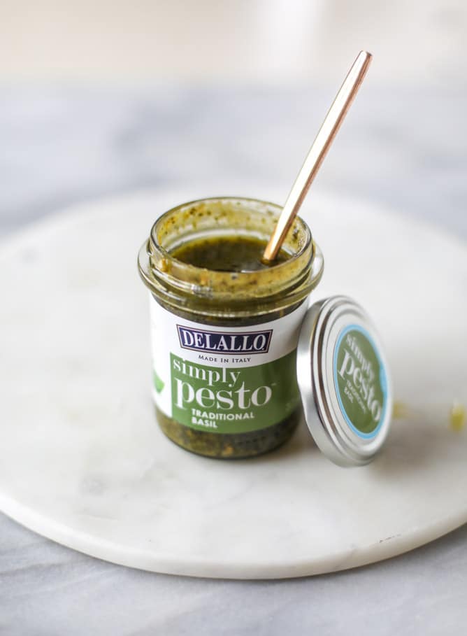 cheesy stuffed pesto garlic bread I howsweeteats.com