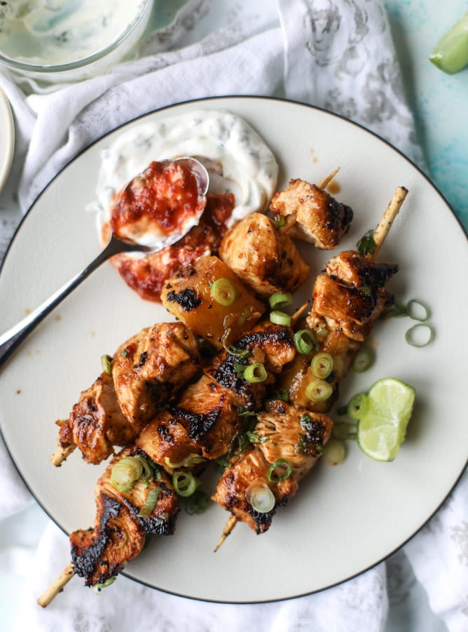 pineapple chili chicken skewers I howsweeteats.com
