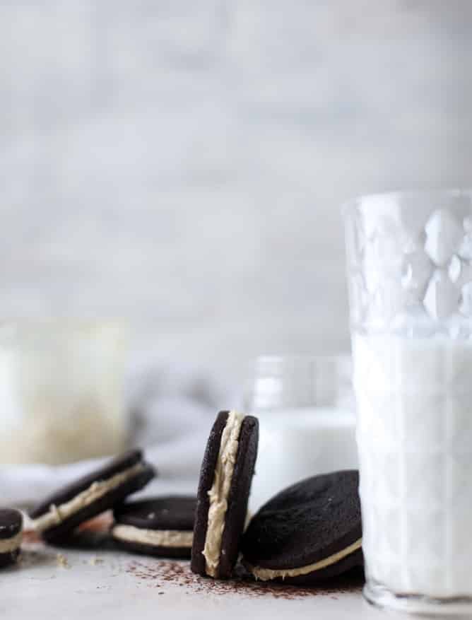 peanut butter oreos I howsweeteats.com