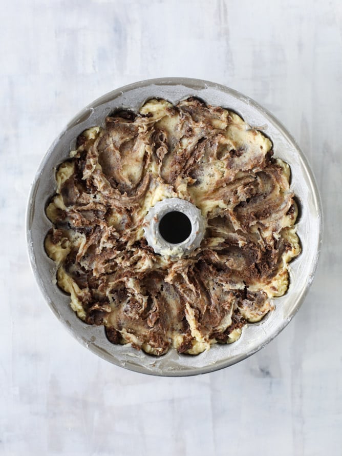 This blood orange coffee cake is made with greek yogurt and the most delicious blood orange glaze! Perfect for a winter breakfast or brunch! I howsweeteats.com #bloodorange #coffeecake