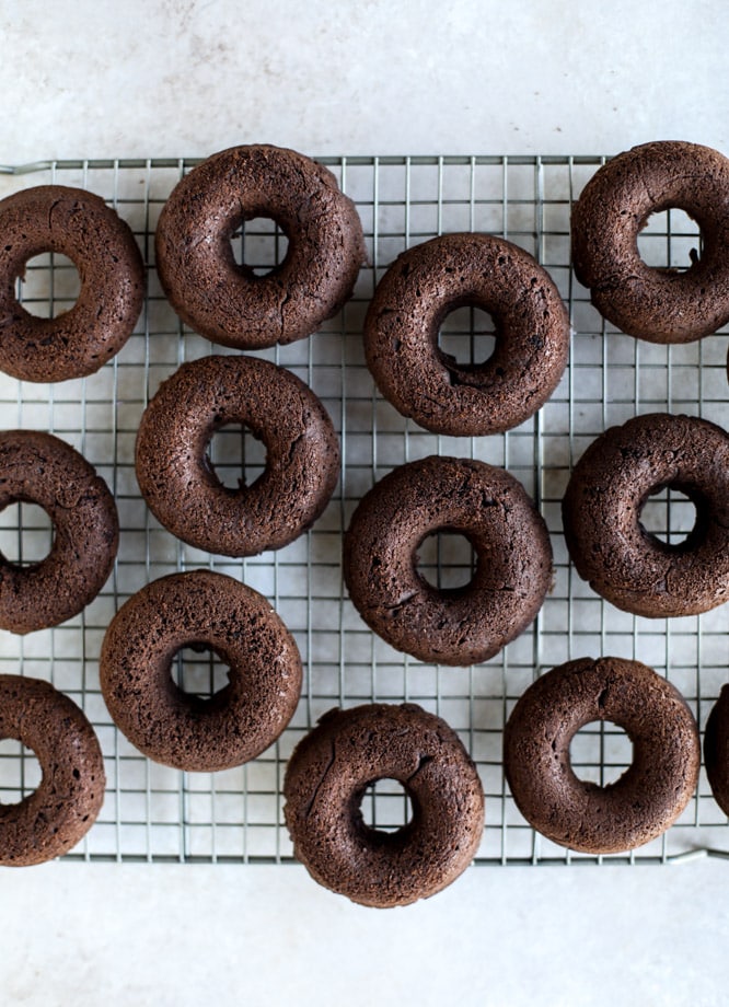 baked chocolate fudge donuts I howsweeteats.com