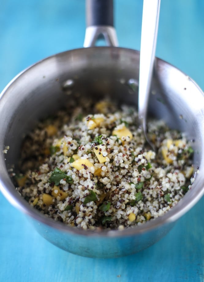 sesame crusted shrimp and mango quinoa bowls I howsweeteats.com