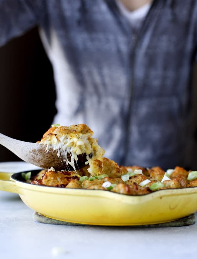 tater tot breakfast skillet I howsweeteats.com