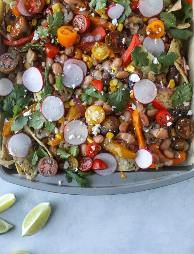 veggie fajita sheet pan nachos I howsweeteats.com