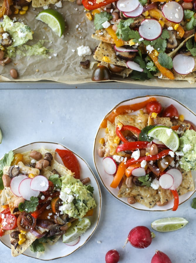 veggie fajita sheet pan nachos I howsweeteats.com