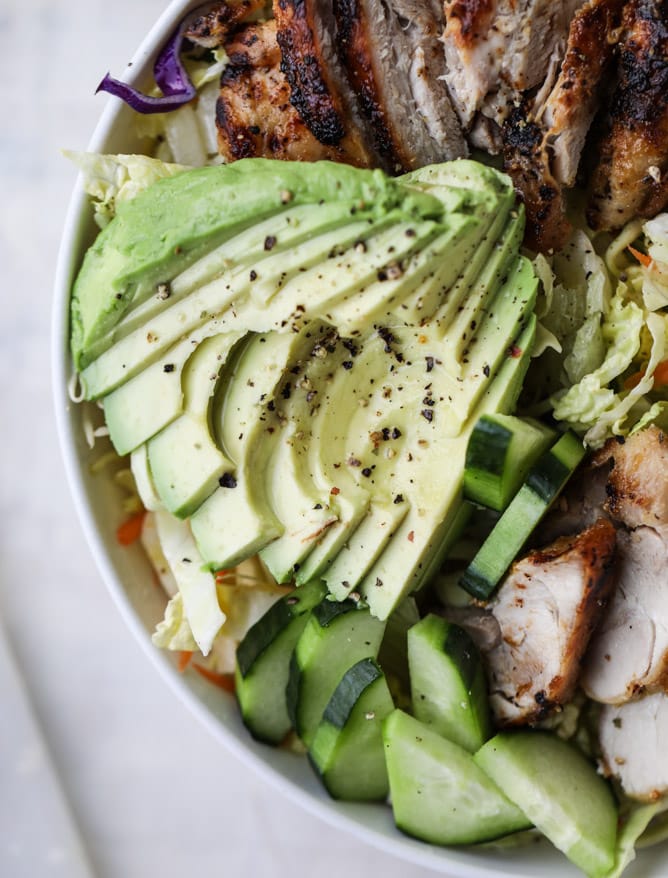 chicken avocado salad with peanut dressing I howsweeteats.com