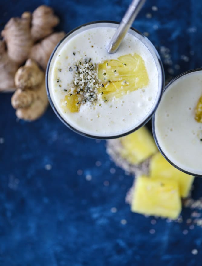 pineapple ginger smoothie I howsweeteats.com