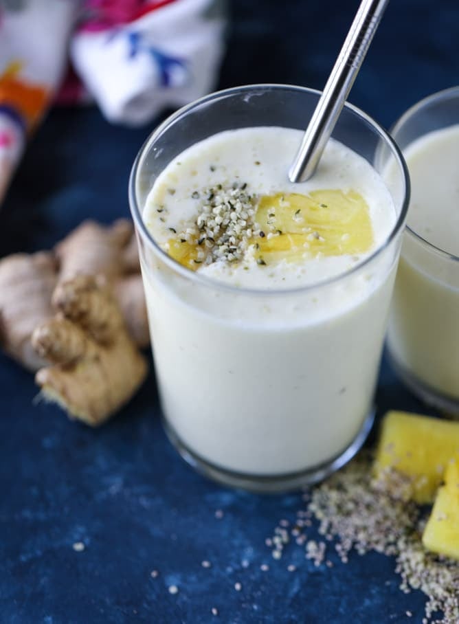pineapple ginger smoothie I howsweeteats.com