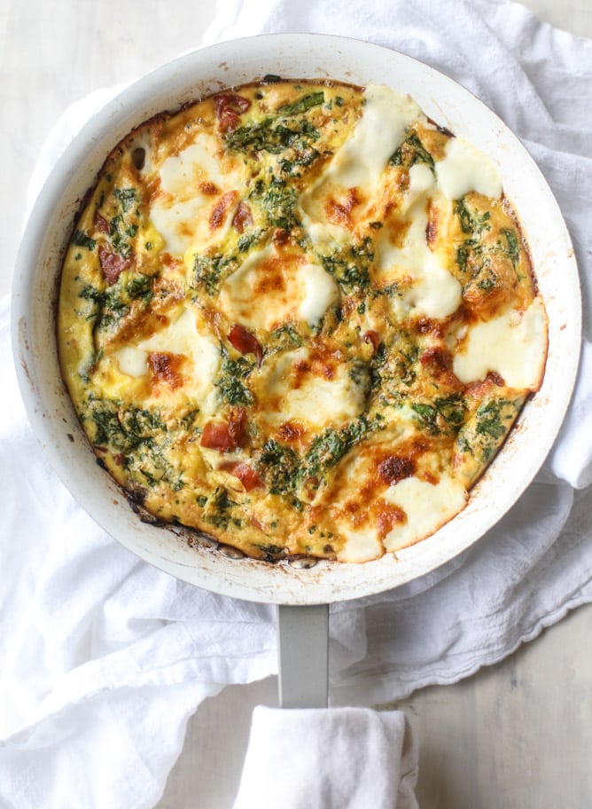 spring vegetable frittata with queso cheese and arugula I howsweeteats.com
