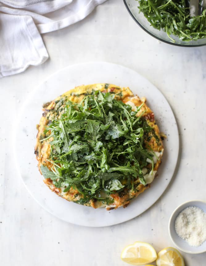 spring vegetable frittata with queso cheese and arugula I howsweeteats.com
