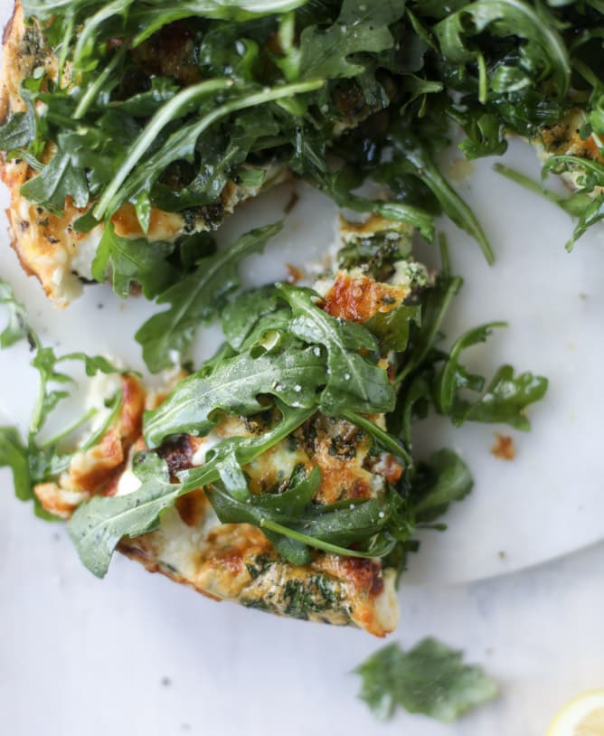 spring vegetable frittata with queso cheese and arugula I howsweeteats.com