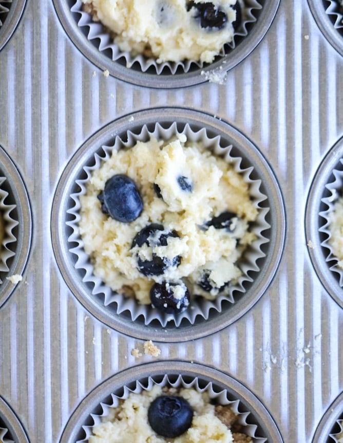 bursting blueberry coffee cake muffins I howsweeteats.com